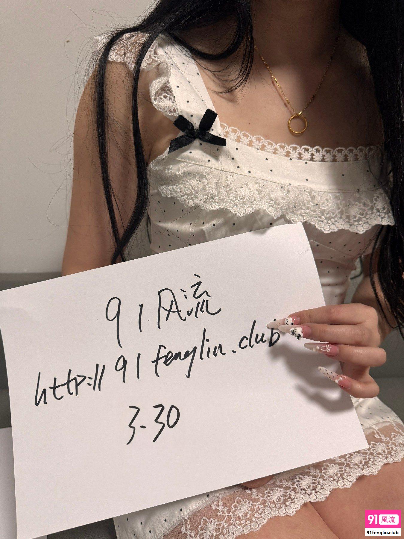 长的像景甜的大眼美女